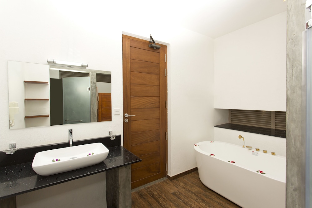 Aliya Resort And Spa 47/50