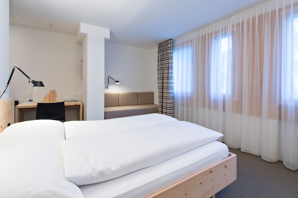 Hauser Hotel St. Moritz 7/41