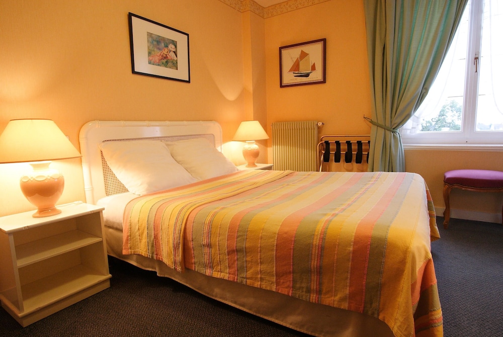 Armoric Hotel 12/57