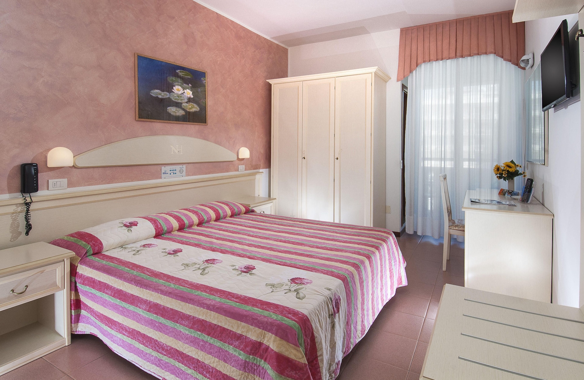 ROOM, DOUBLE BED, PARTIAL SEA VIEW