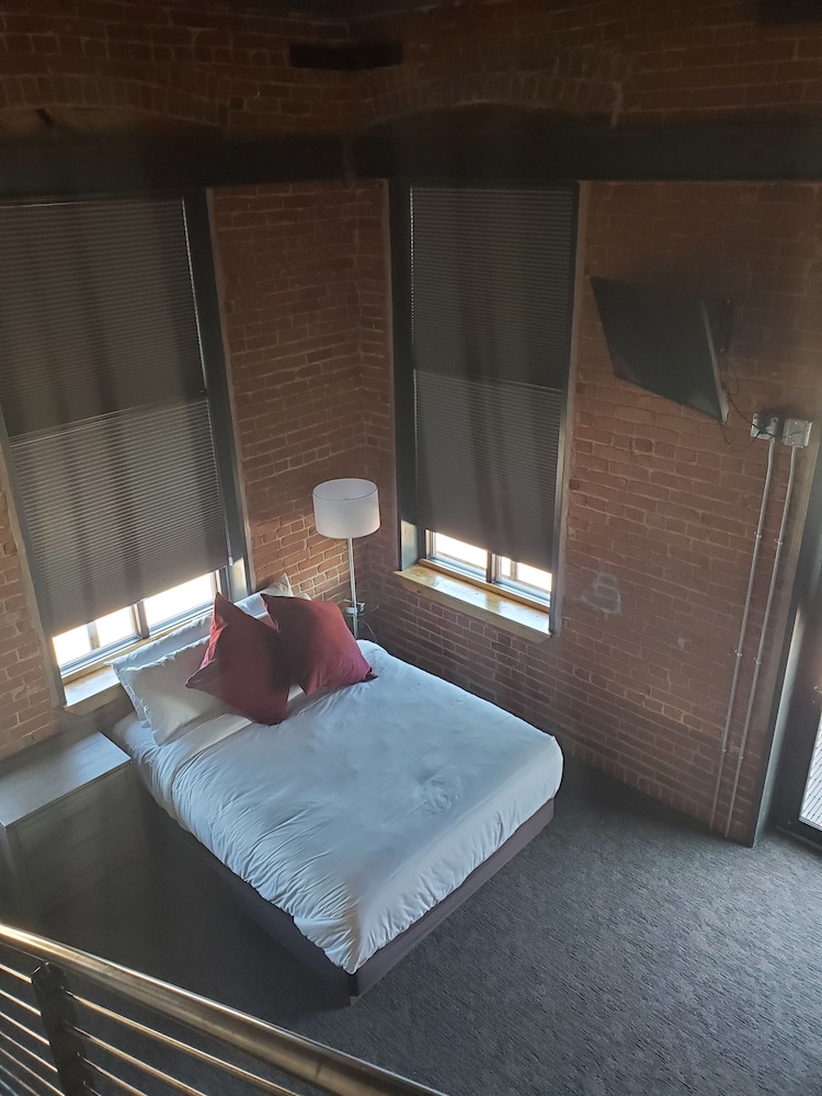 The Hotel Sturgis 25/50