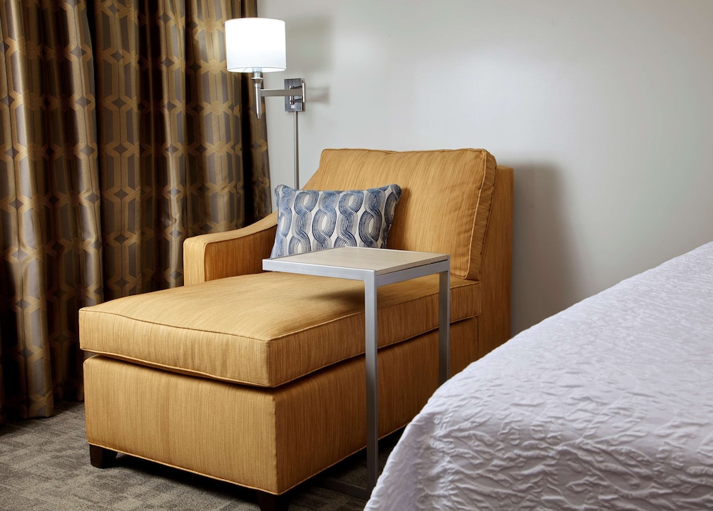 STUDIO, SUITE, KING BED