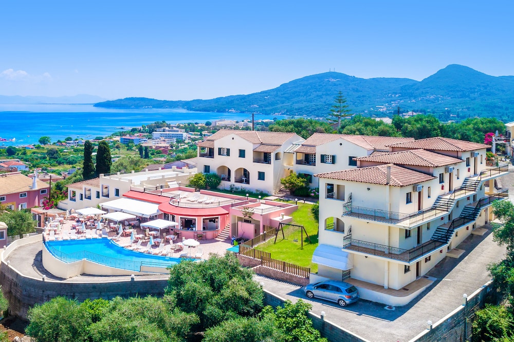 Pelagos Hotel 37/40