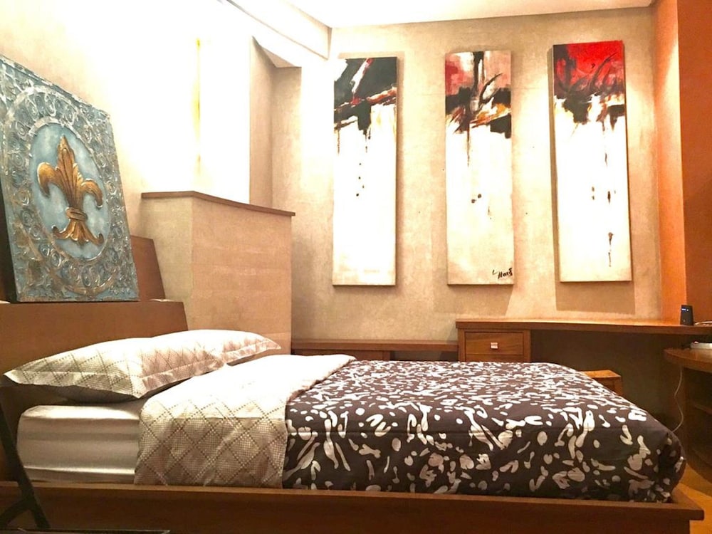 Studio Luxe Hassan 2 3/16