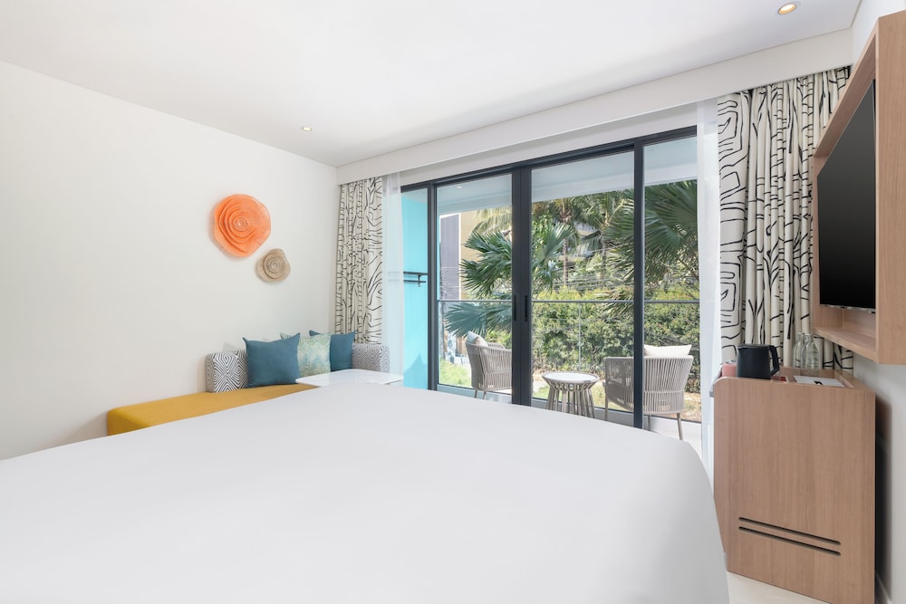 Premium, Double Bed, City View, Sofa, Balcony