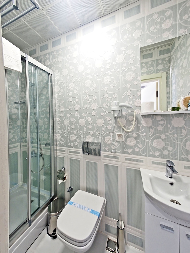 Nusret Bey Hotel 30/32