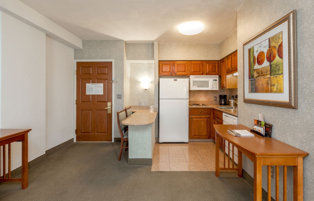 Staybridge Suites San Antonio-Airport 34/56