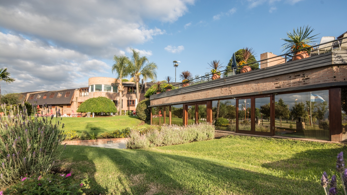 Portal del Lago Hotel 39/42