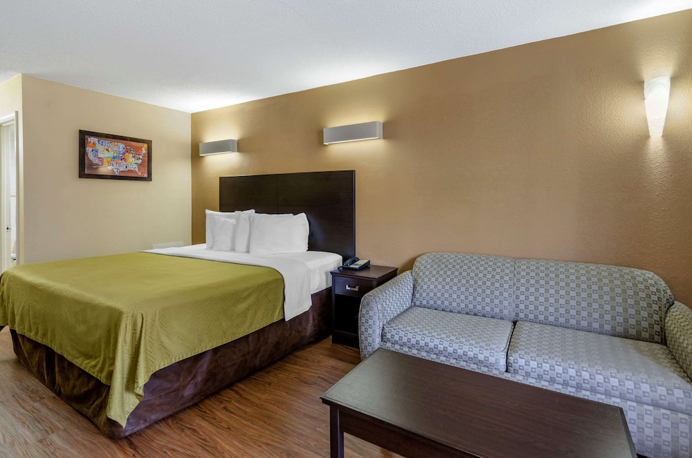 Econo Lodge Roanoke Civic Center 16/30
