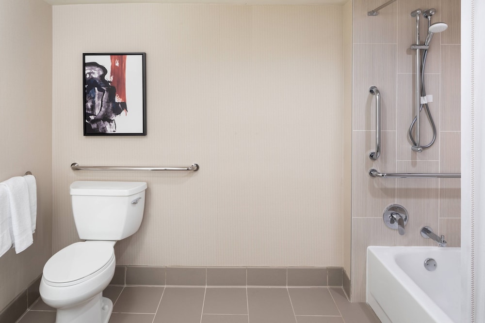 Delta Hotels by Marriott Philadelphia Airport 10/48