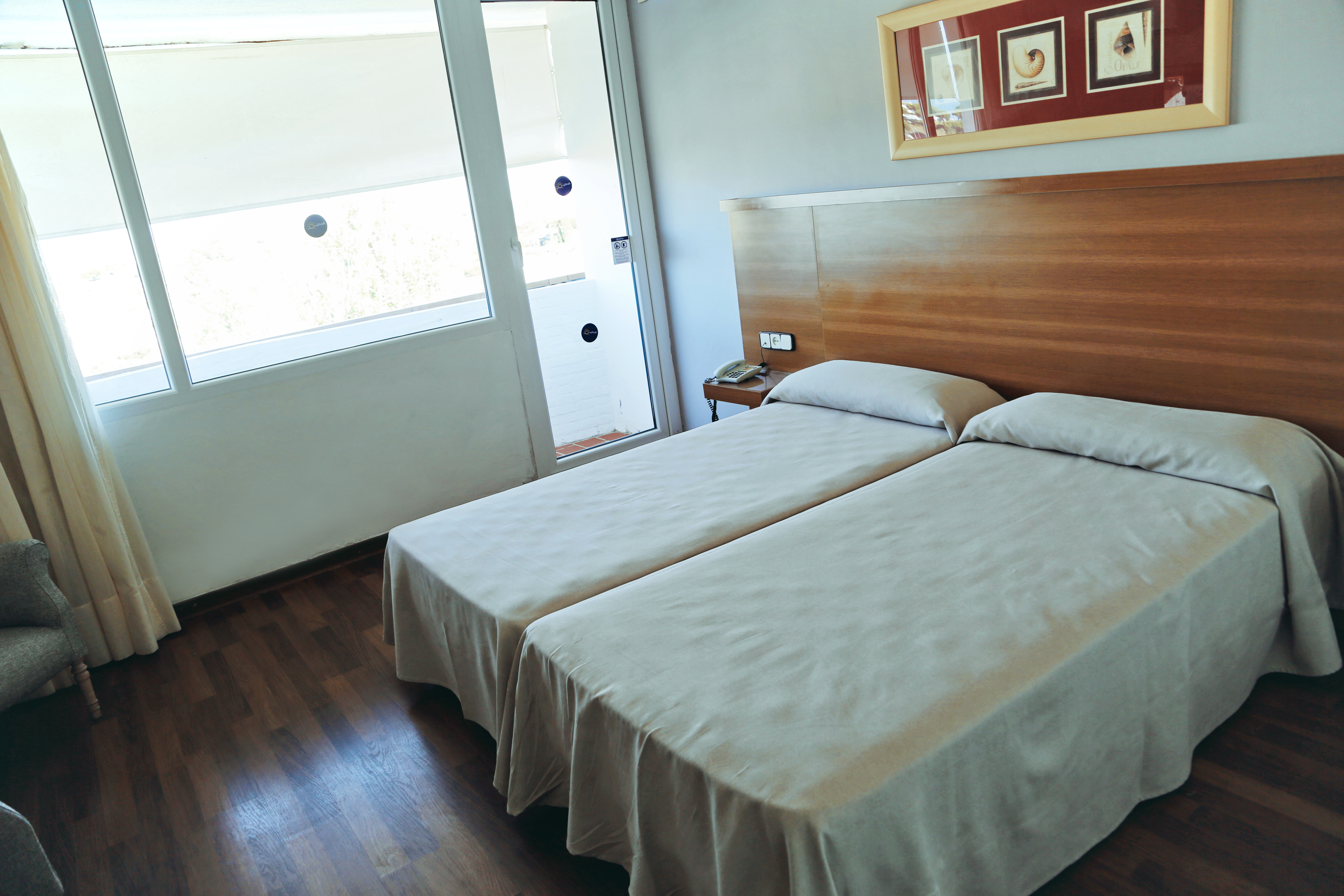 Room, Triple