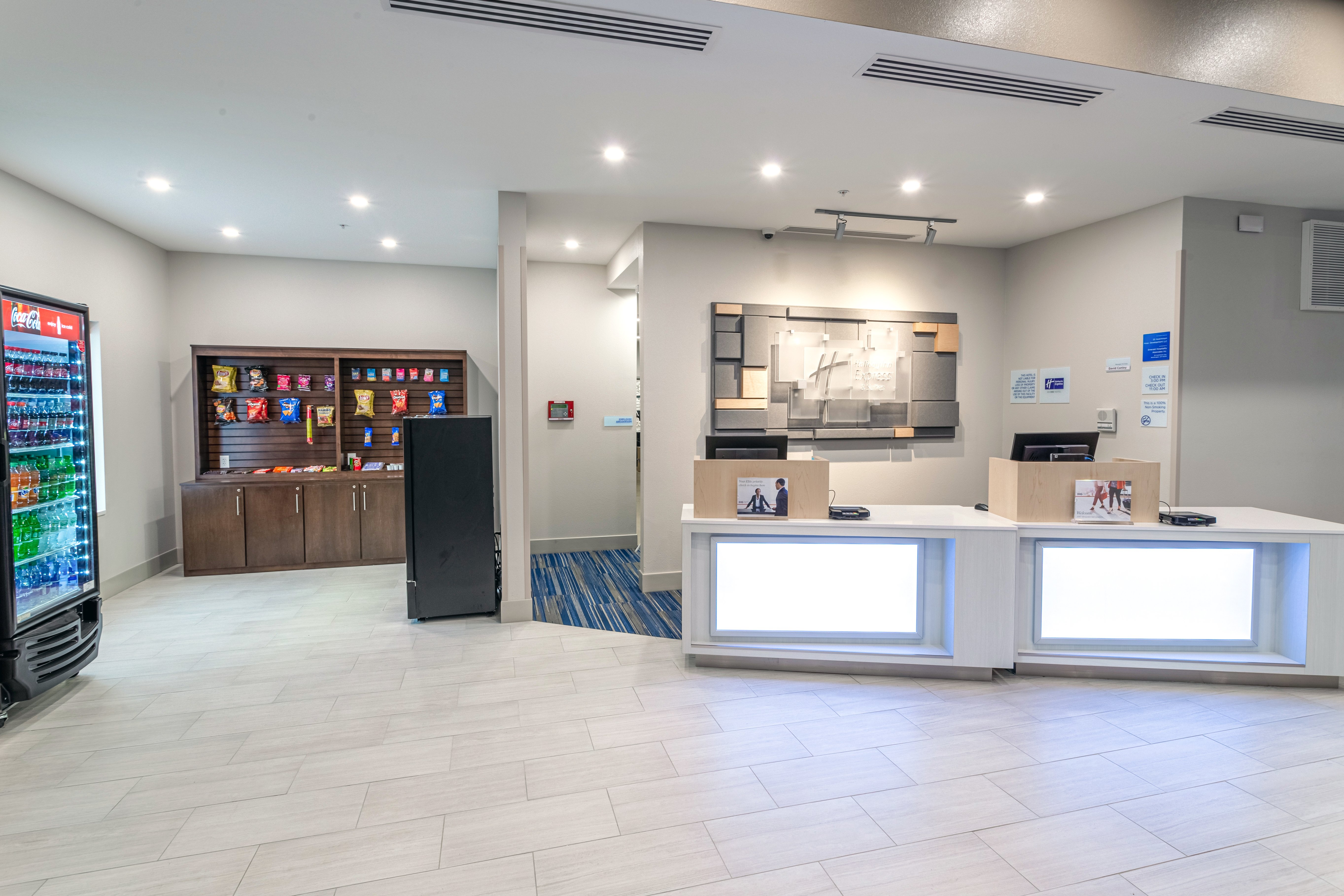 Holiday Inn Express & Suites Columbus - Worthington 9/58