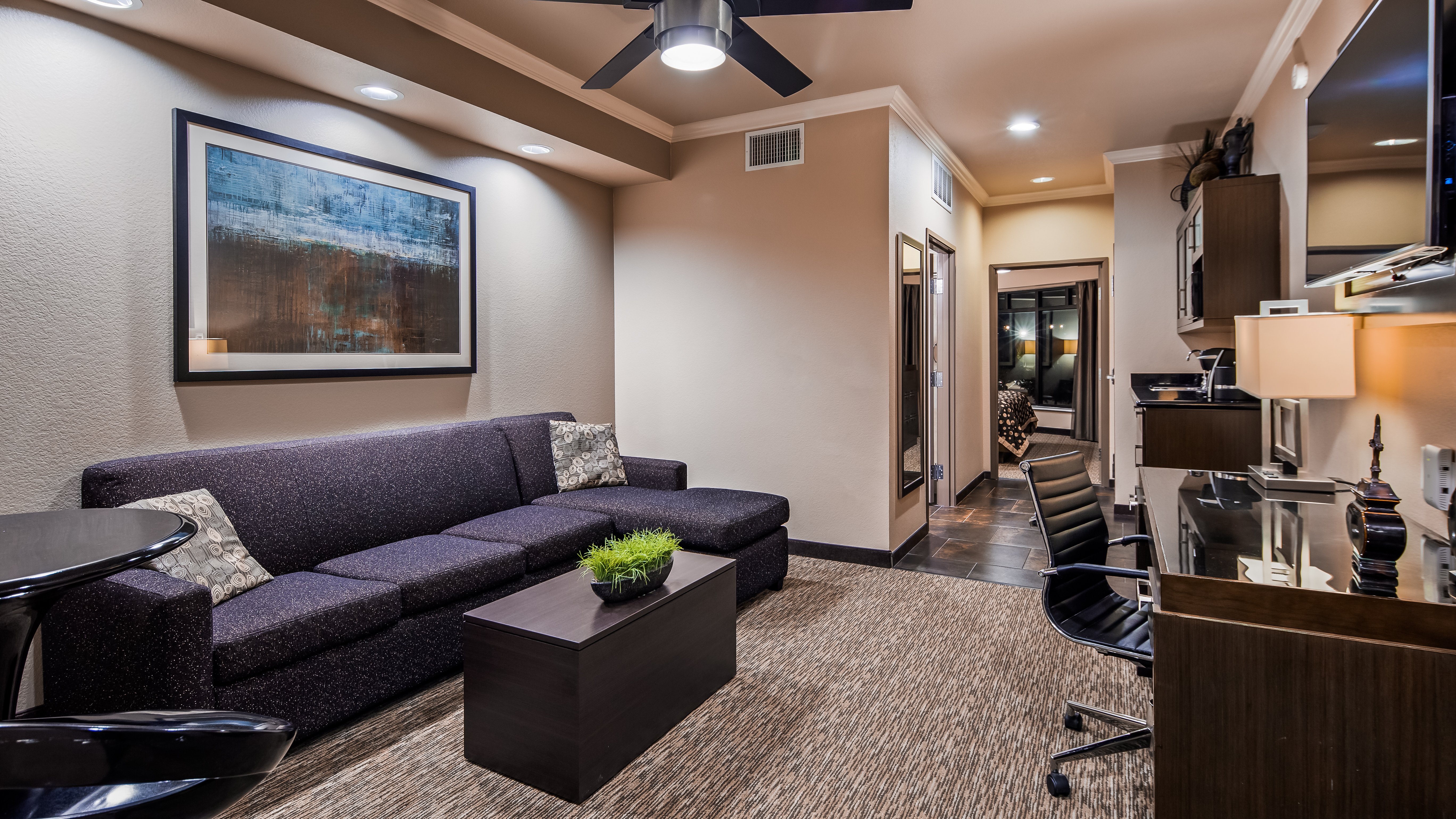 Best Western Premier Crown Chase Inn and Suites 48/70