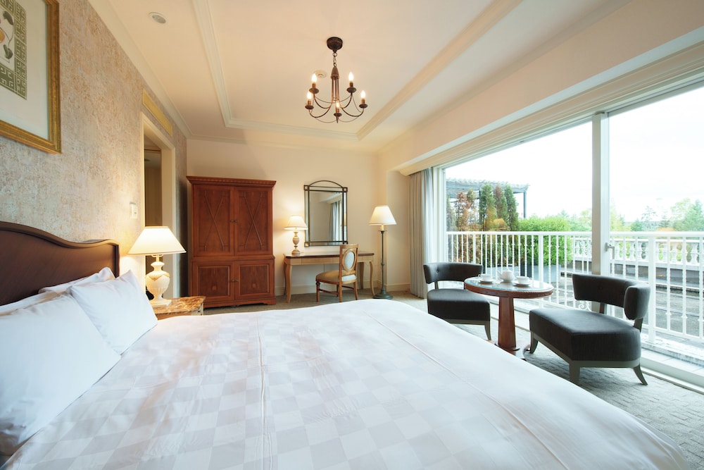 Luxury, Queen Bed, Sendai Royal Park Hotel 2/6