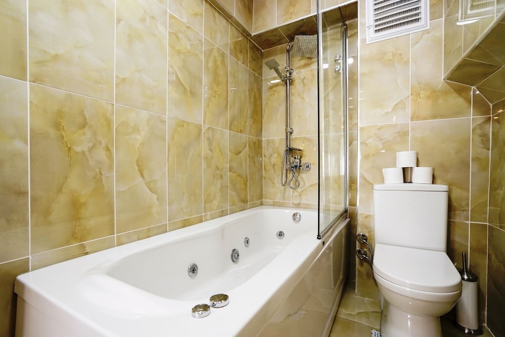 Cube Suites 98/100