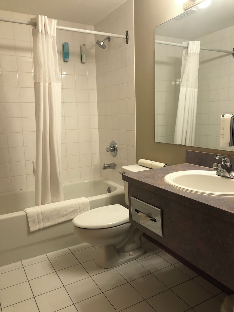Nomad Hotel And Suites 64/67