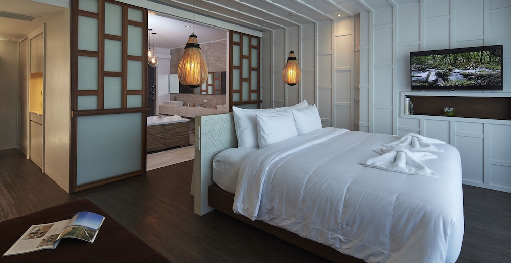 DELUXE, TWIN BEDS, HOT TUB