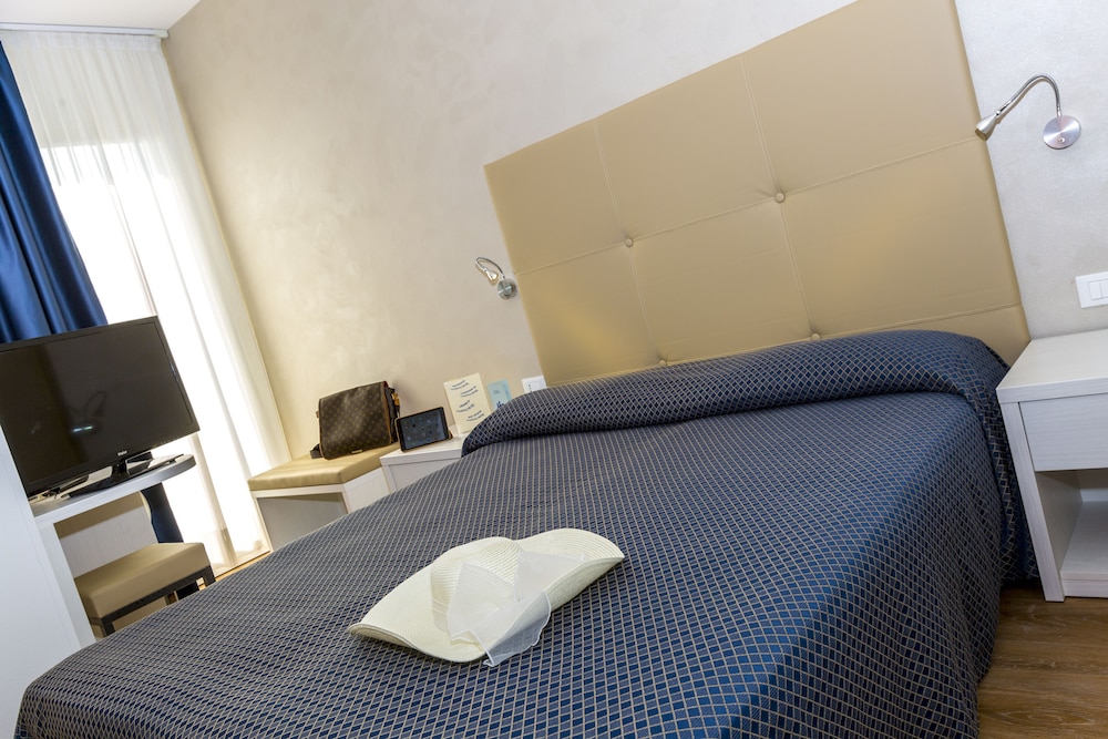Hotel Touring 22/48