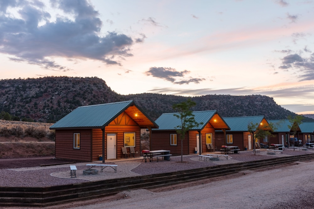 Gooseberry Lodges 6/79