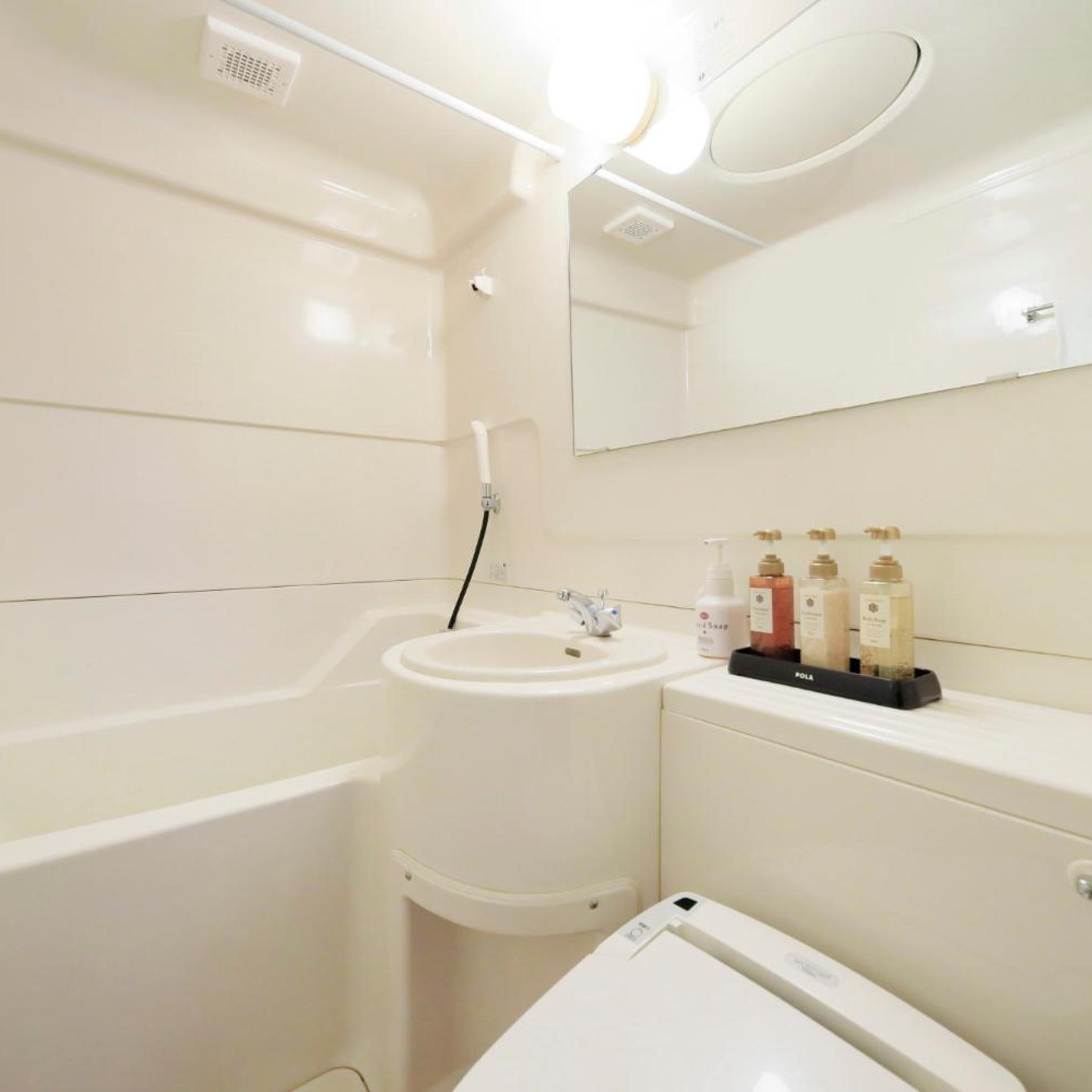 ROOM, TWIN BEDS