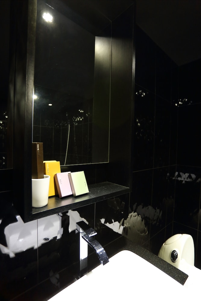 The Fantasy Apartment 35/38
