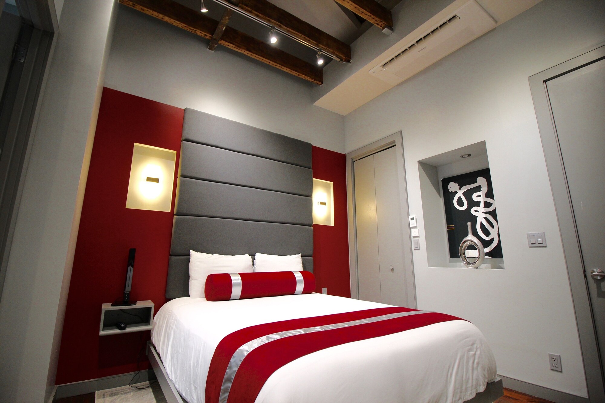 4 Bedrooms, Luxury, Suite, King Bed, 3 Queen Beds, Sofa, Balcony, The Natchez Vacation Rentals 8/10