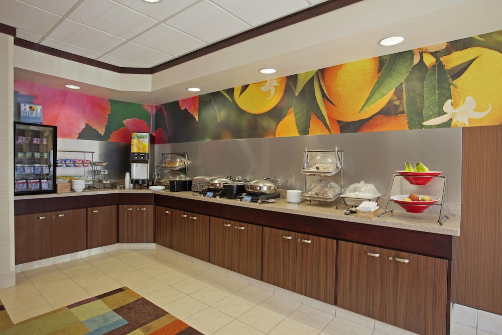 Fairfield Inn & Suites Detroit Metro Airport Romulus 18/22