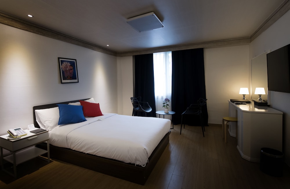 DELUXE, DOUBLE BED