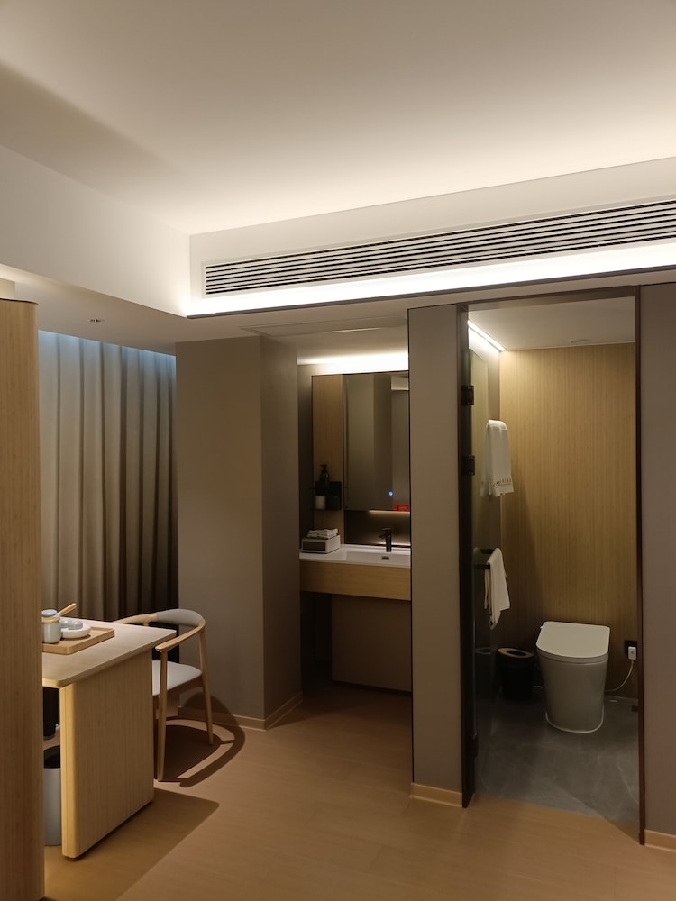 Junshan Hotel 46/75