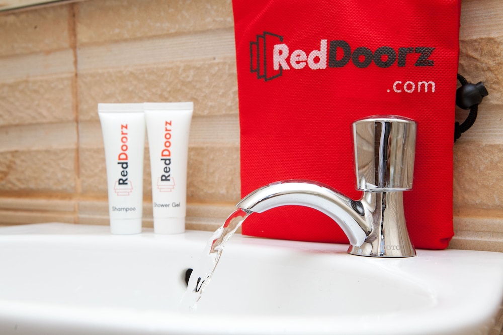 Reddoorz Plus Near Pasundan University 21/25