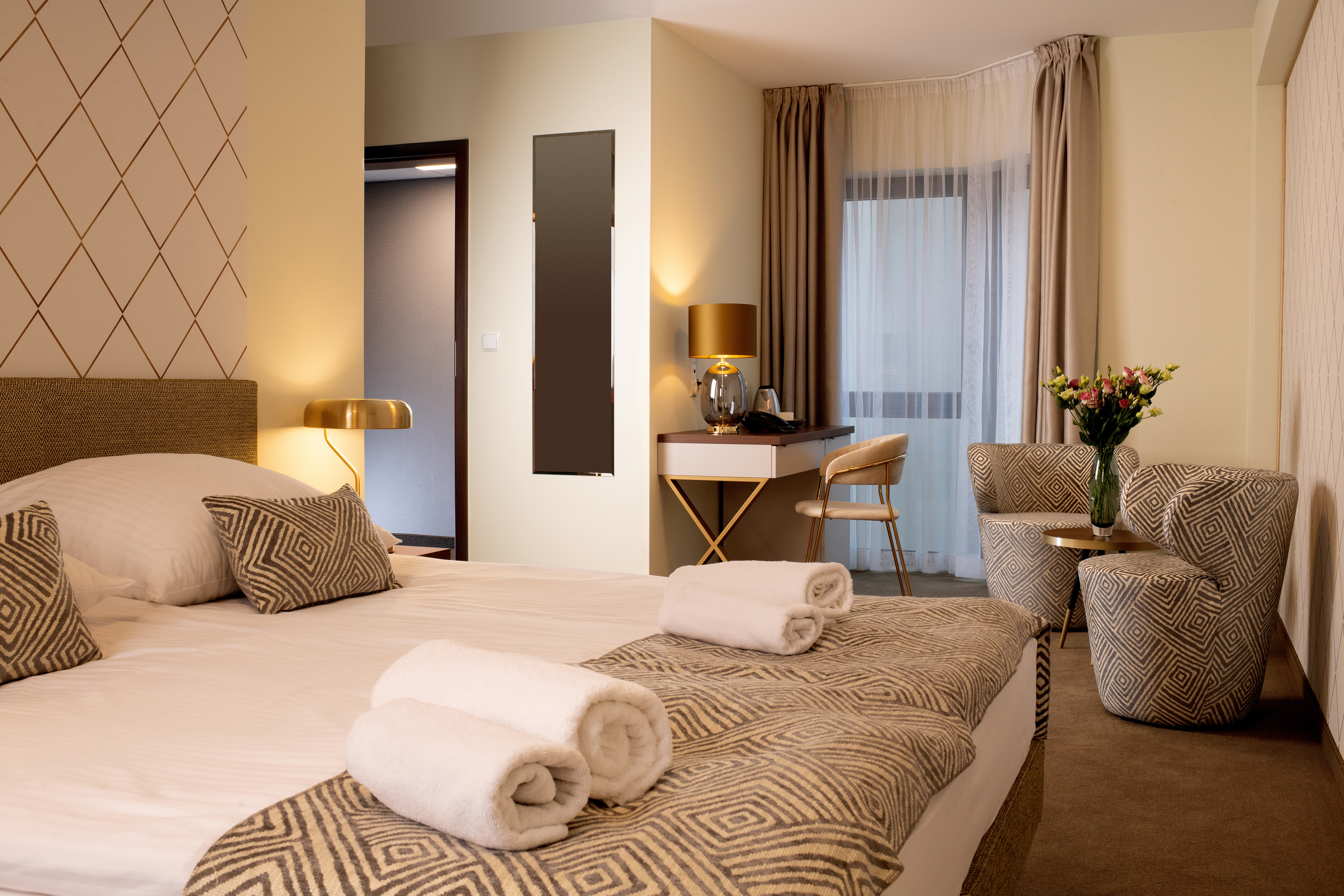 ATRIUM, STANDARD, DOUBLE OR TWIN BED