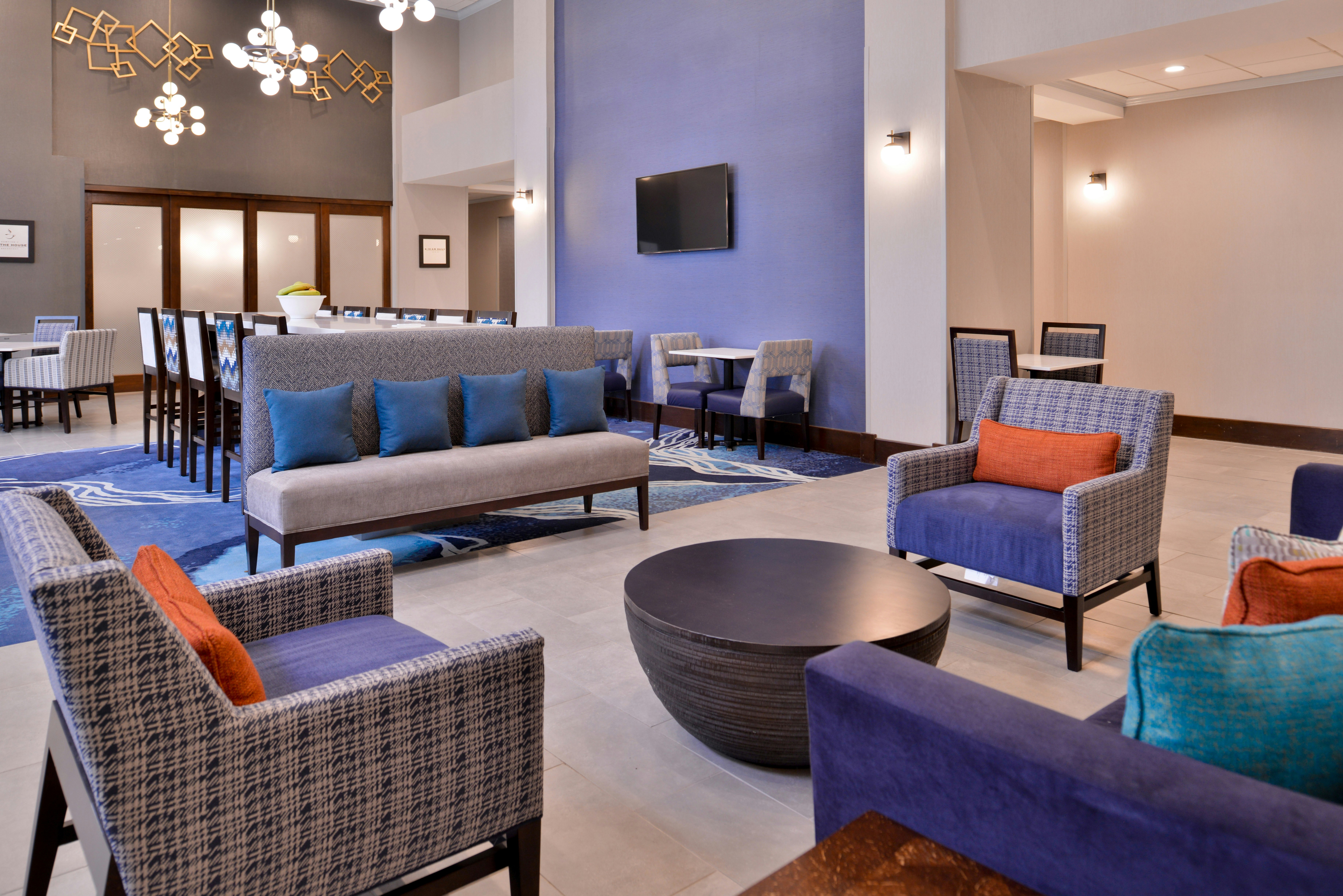 Hampton Inn & Suites Legacy Park-Frisco 33/55