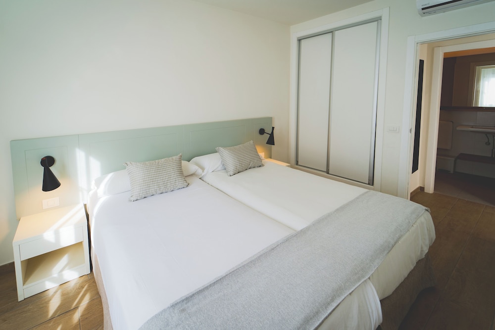 2 BEDROOMS, GOLD, TOWER, APARTMENT