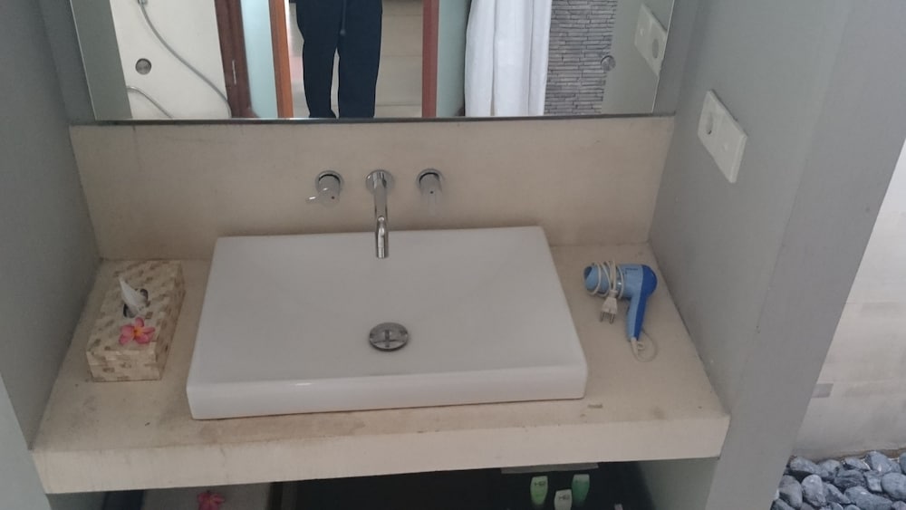 Ayom Suite 44/44