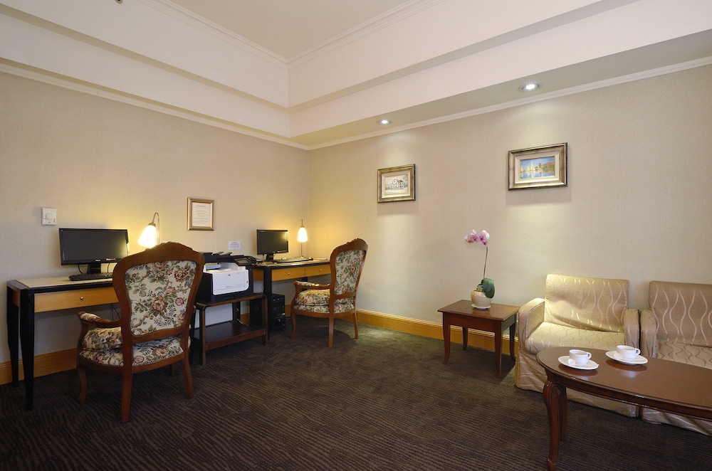 Lees Hotel 43/51