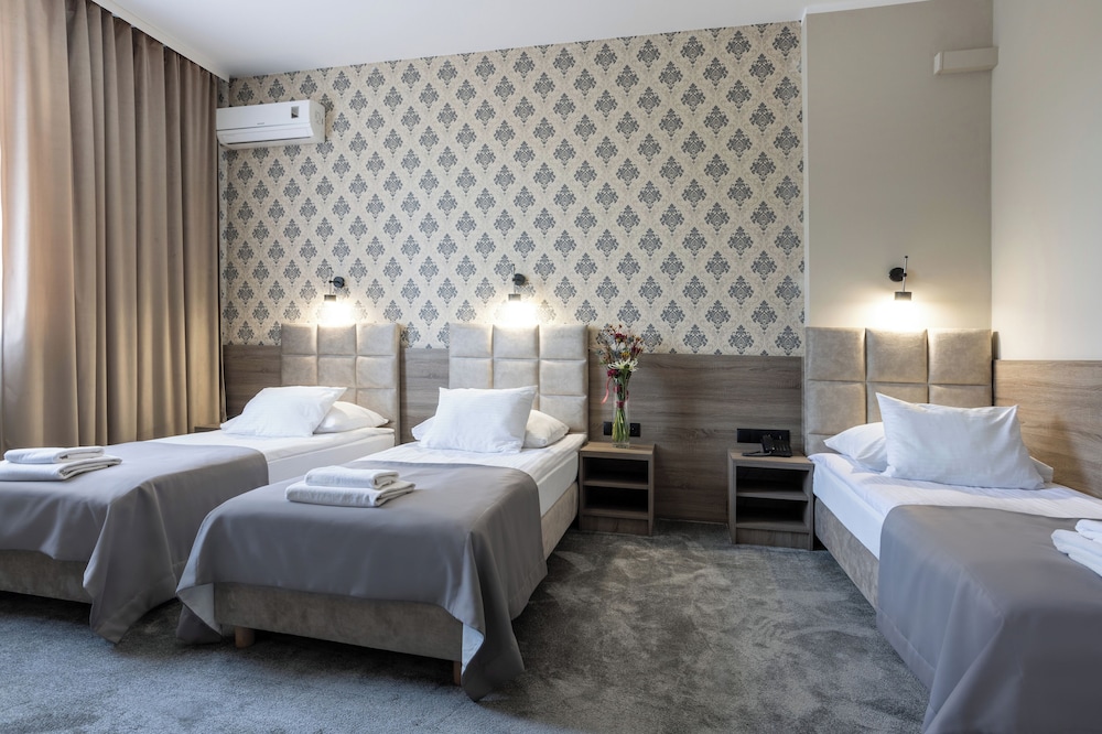 Maksymilian Hotel 17/70