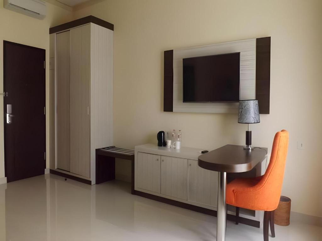 HOTEL PURI INDAH & CONVENTION 85/99