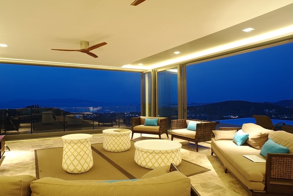 Luxury Villa Crystal Blue 12/21