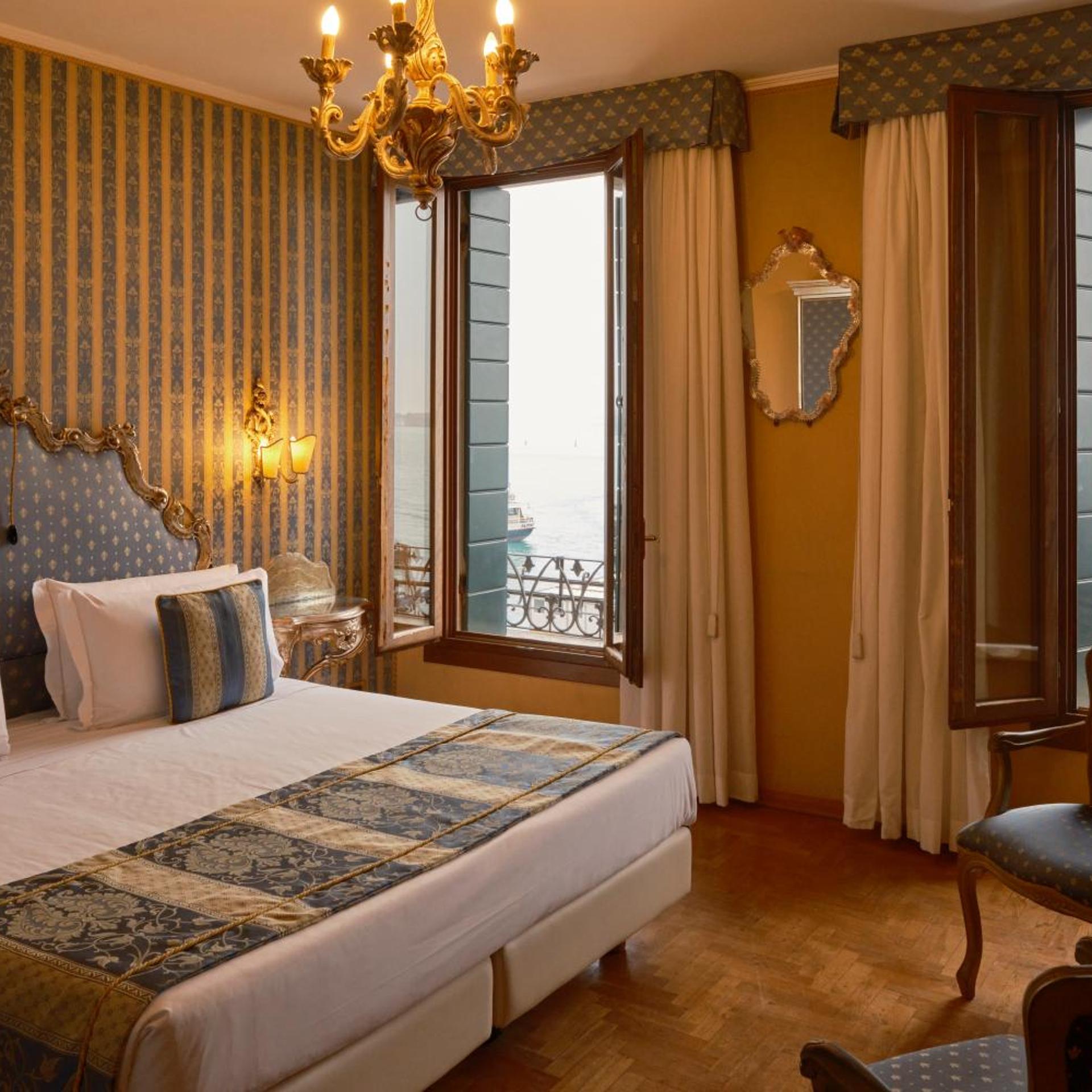 Superior, King Bed, Lagoon View