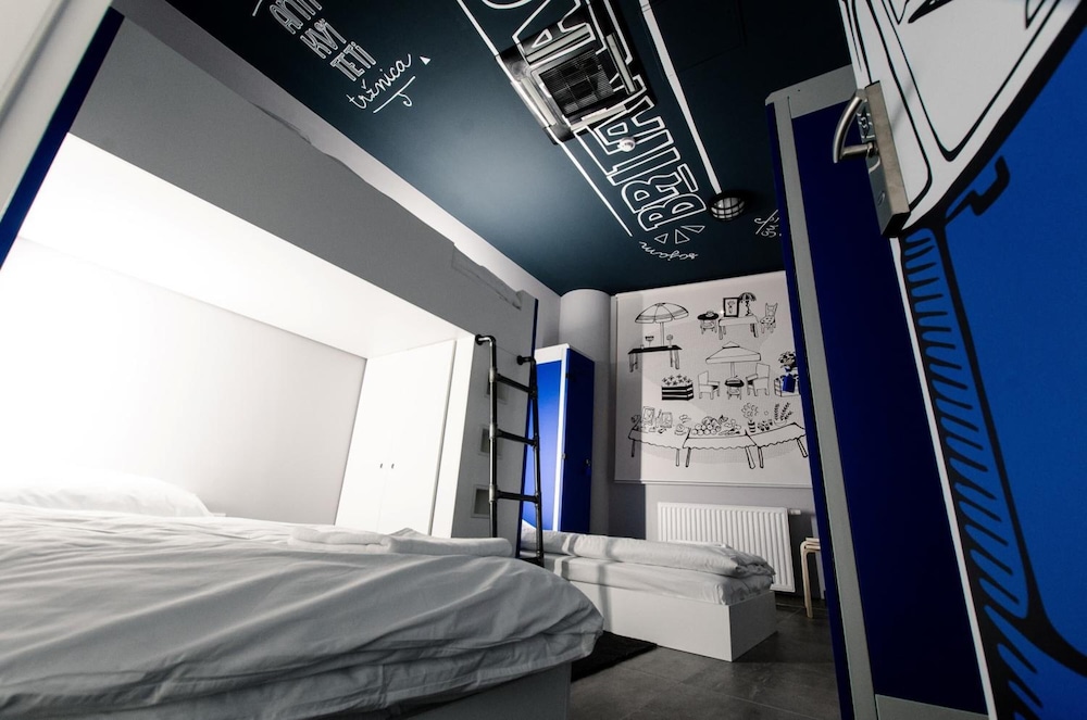 Main Square Hostel 12/40