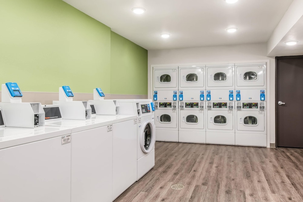 WoodSpring Suites Charlotte - University Research Park 42/50