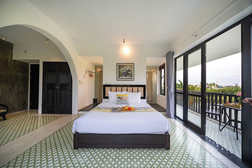 ROMANTIC, DOUBLE BED, BALCONY