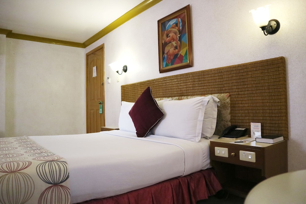 Golden Pine Hotel 9/41