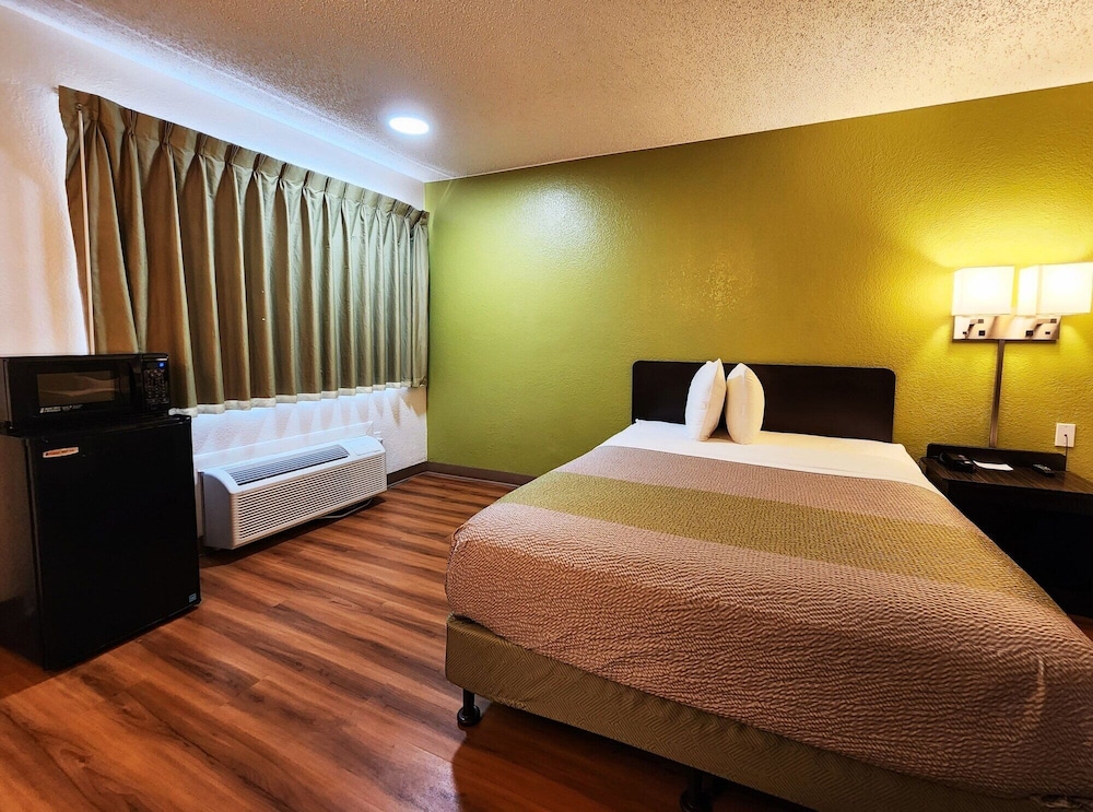 Motel6 Baytown, TX - Baytown East 23/63
