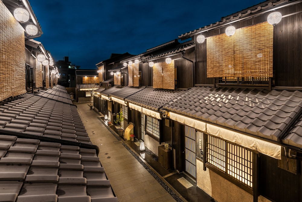 Nazuna Kyoto Tsubaki St 40/47