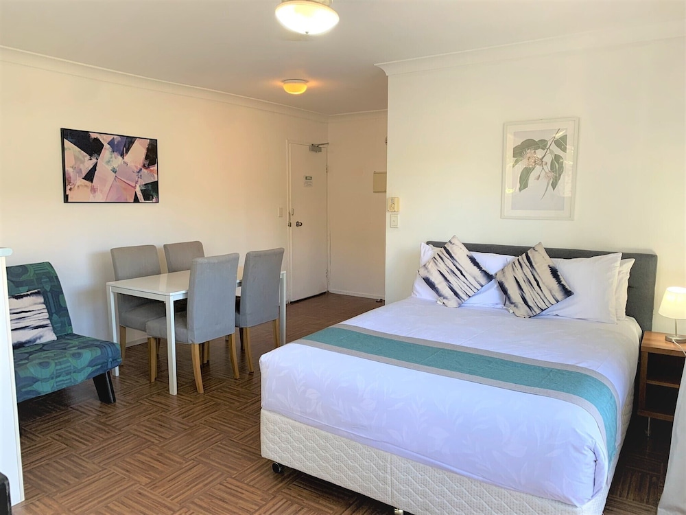 Broadwater Keys 22/72