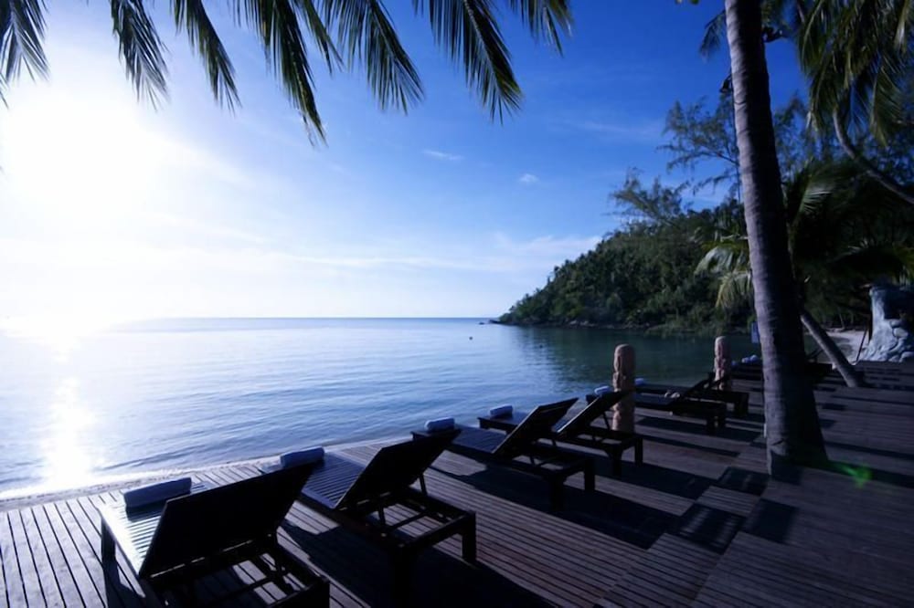 SALAD BEACH RESORT 34/38