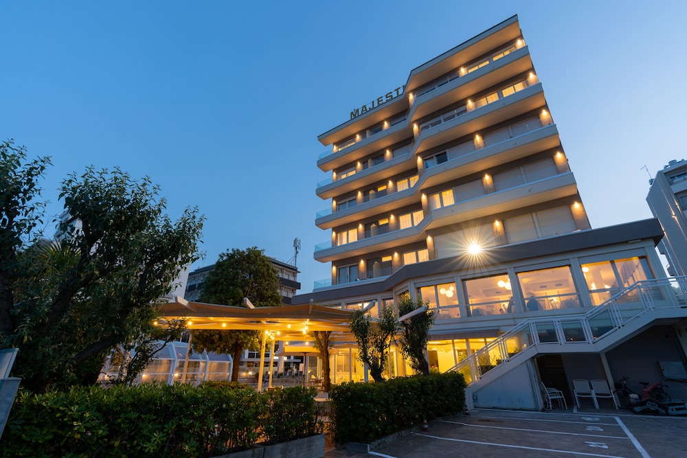 Hotel Majestic 4/66