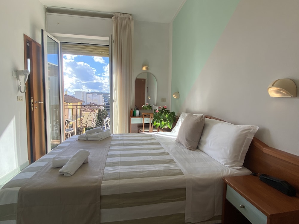 Room, Double or Twin Bed