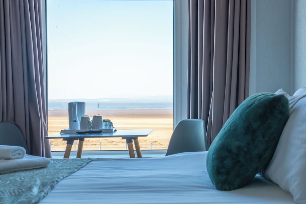 Clifton Hotel 28/29